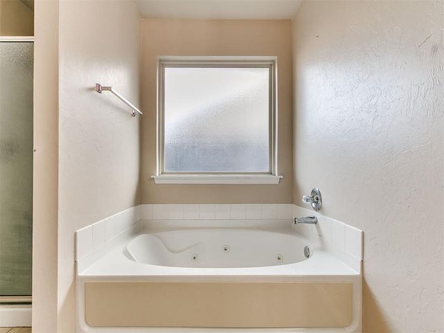 2113 SE 8th Street, Moore, OK 73160