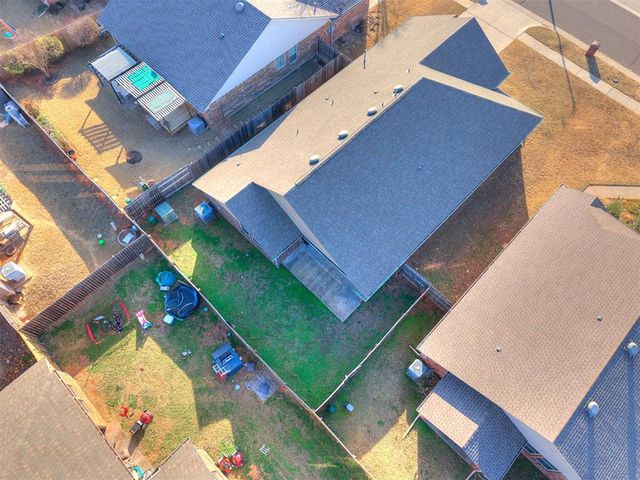 2113 SE 8th Street, Moore, OK 73160