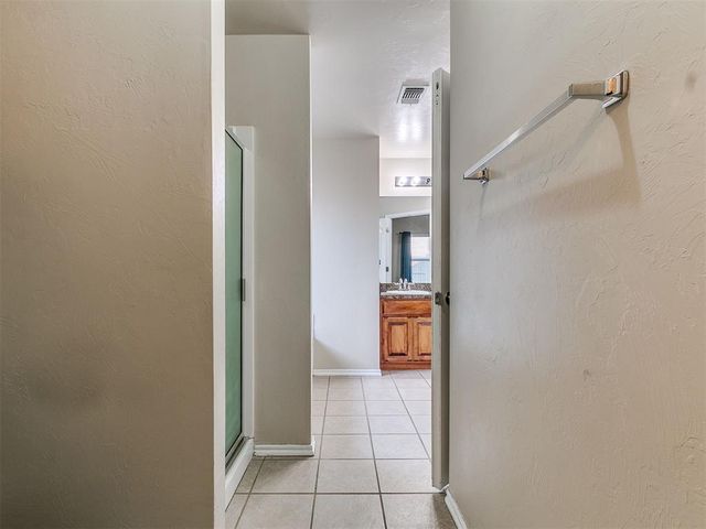 2113 SE 8th Street, Moore, OK 73160