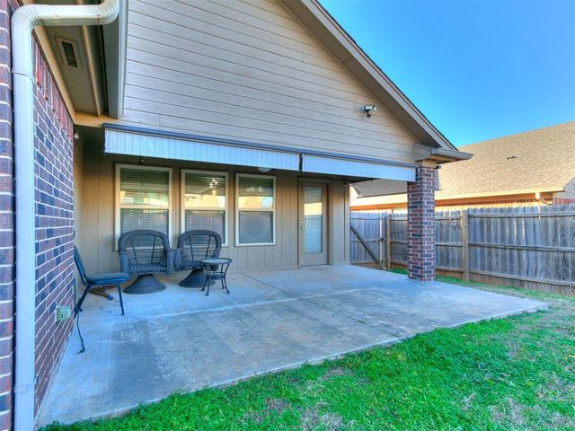 2113 SE 8th Street, Moore, OK 73160