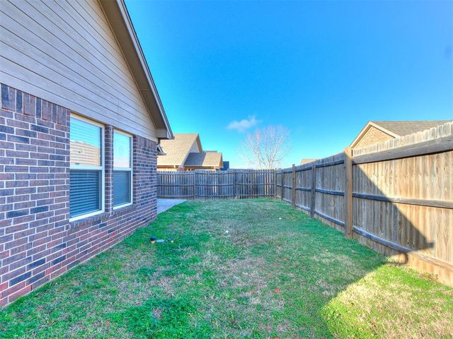 2113 SE 8th Street, Moore, OK 73160
