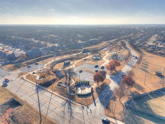 2113 SE 8th Street, Moore, OK 73160