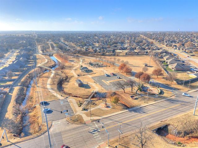 2113 SE 8th Street, Moore, OK 73160