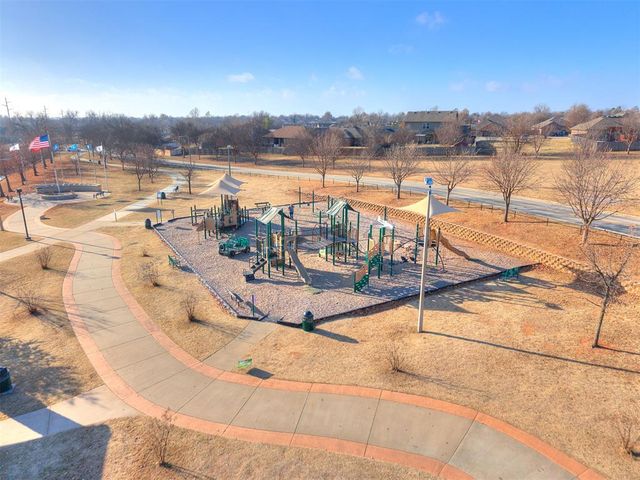 2113 SE 8th Street, Moore, OK 73160