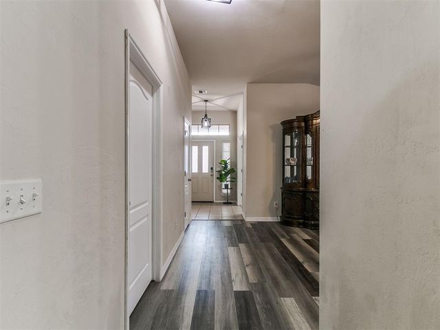 2113 SE 8th Street, Moore, OK 73160