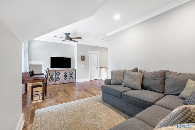 5701 Spring Creek Drive, Guntersville, AL 35976