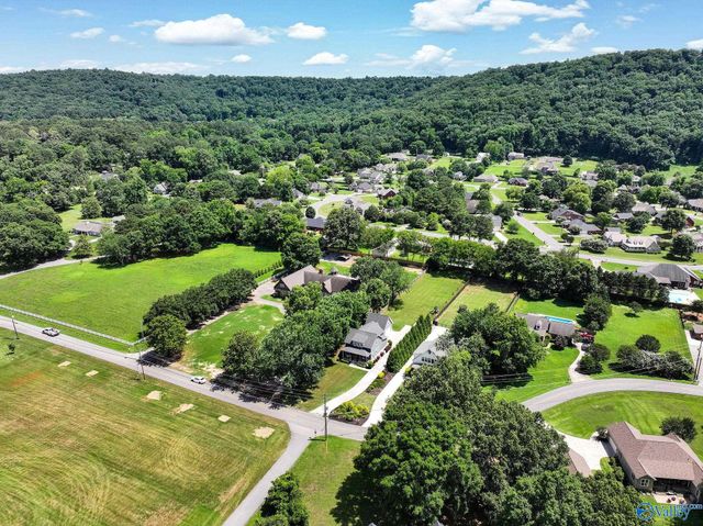 5701 Spring Creek Drive, Guntersville, AL 35976