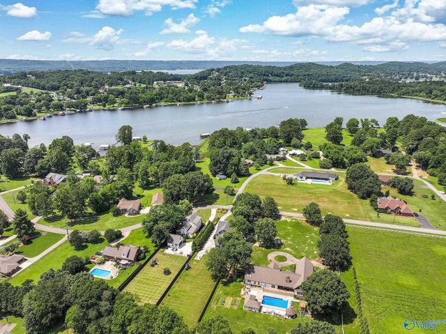 5701 Spring Creek Drive, Guntersville, AL 35976