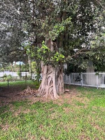 1129 NW 105th St, Miami, FL 33150