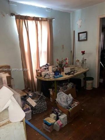 1129 NW 105th St, Miami, FL 33150