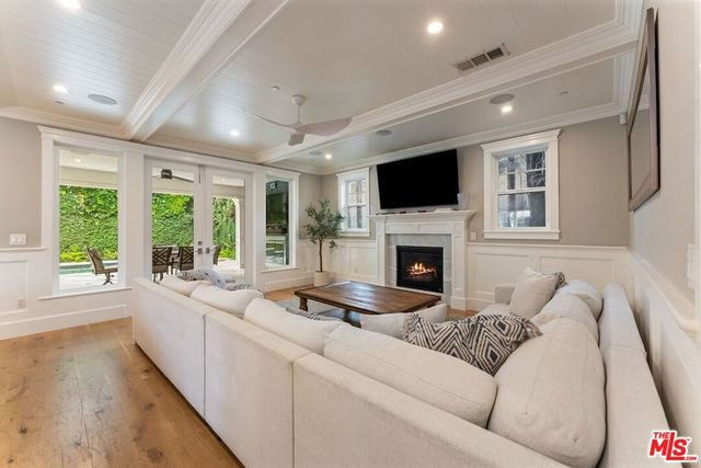 5523 Longridge Avenue, Sherman Oaks, CA 91401