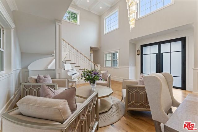 5523 Longridge Avenue, Sherman Oaks, CA 91401