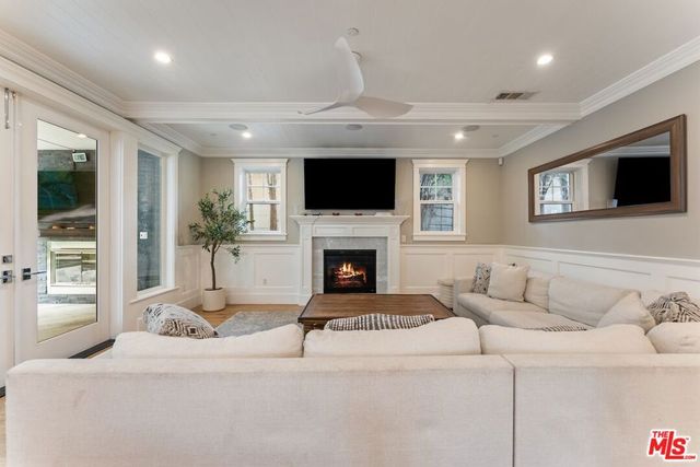 5523 Longridge Avenue, Sherman Oaks, CA 91401