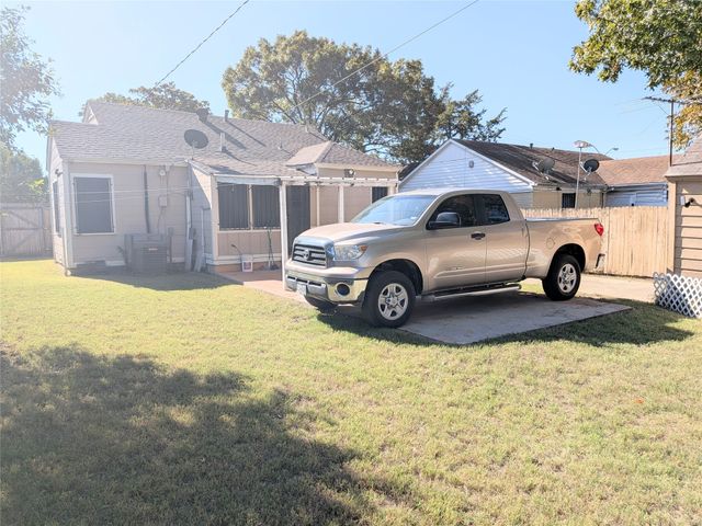 3223 ASTER Street, Dallas, TX 75211