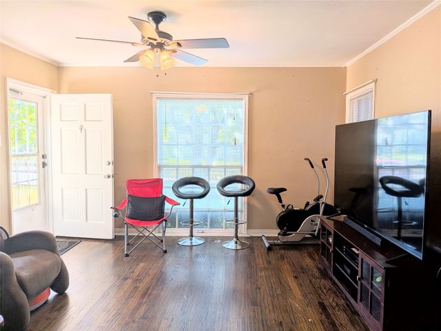 3223 ASTER Street, Dallas, TX 75211