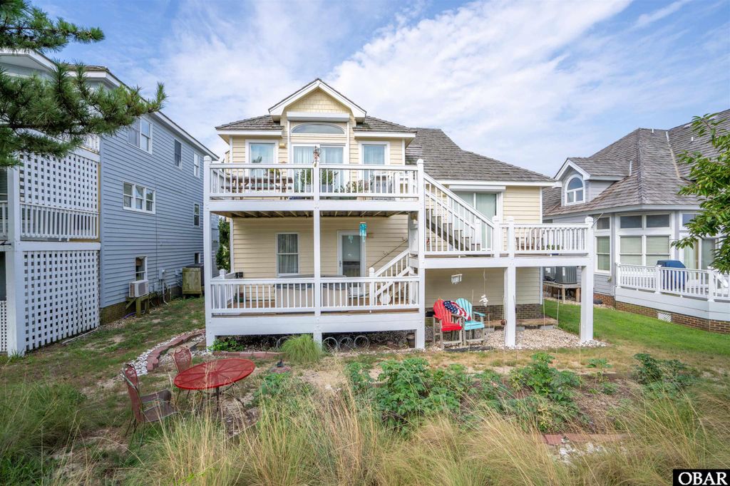 Image 17 of property listing at 5303 W Captains Way, Nags Head, NC 27959