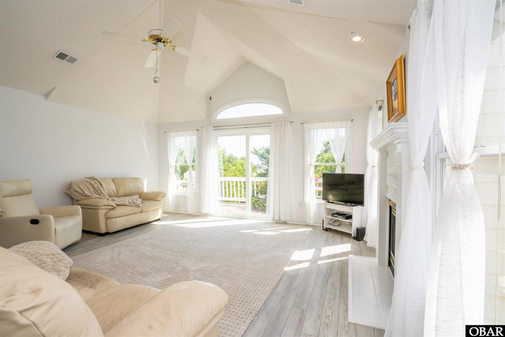 Image 20 of property listing at 5303 W Captains Way, Nags Head, NC 27959