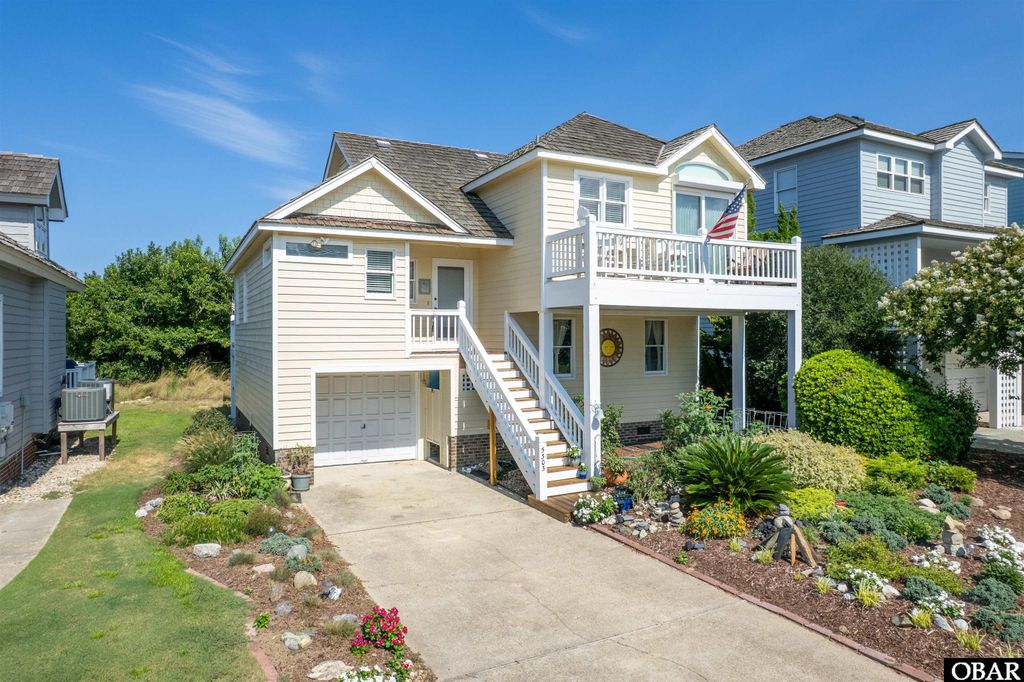 Image 3 of property listing at 5303 W Captains Way, Nags Head, NC 27959