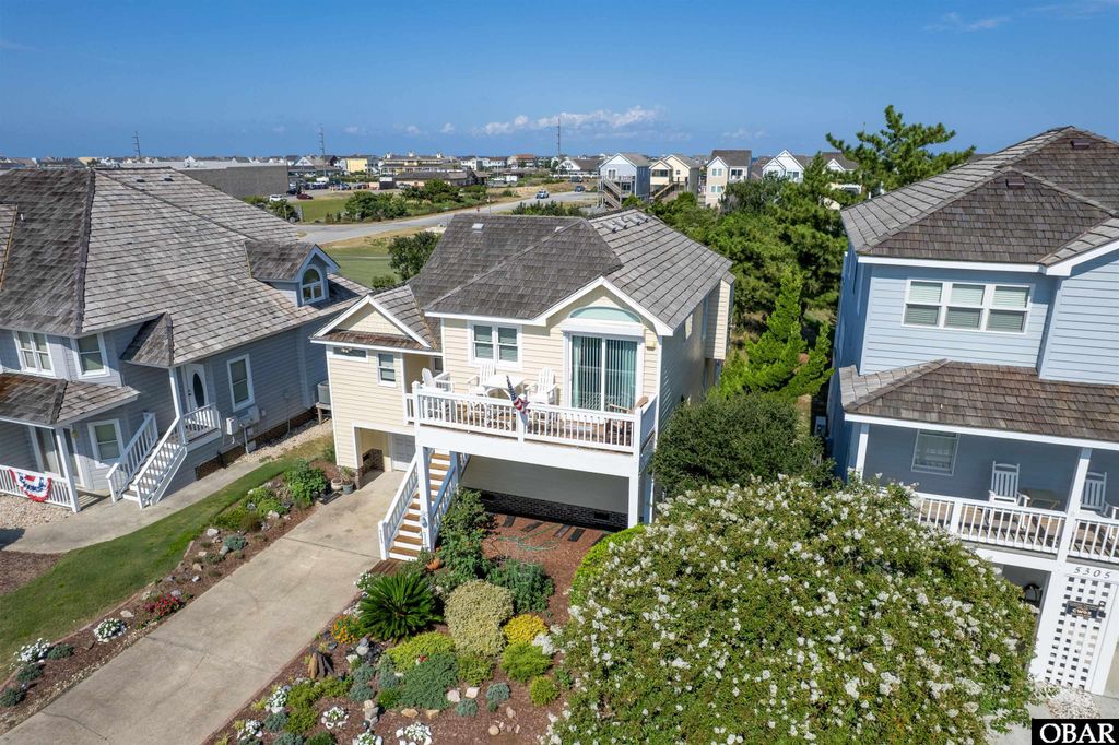 Image 6 of property listing at 5303 W Captains Way, Nags Head, NC 27959