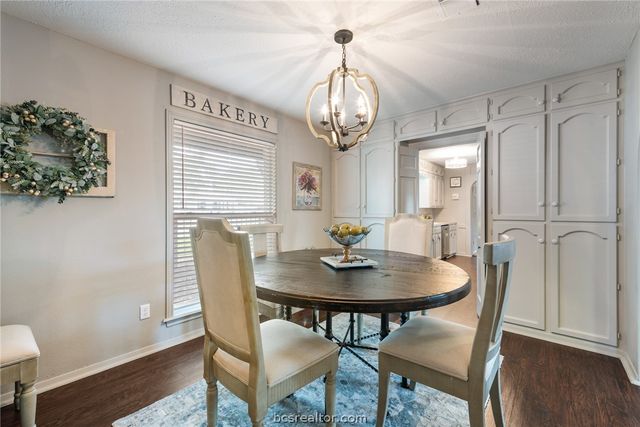 2512 Towering Oaks Drive, Bryan, TX 77802