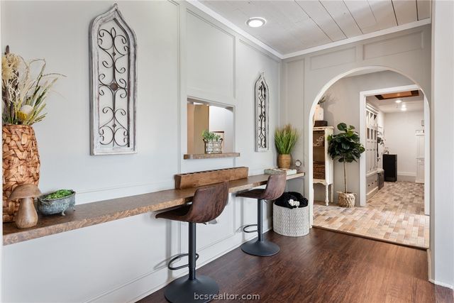 2512 Towering Oaks Drive, Bryan, TX 77802