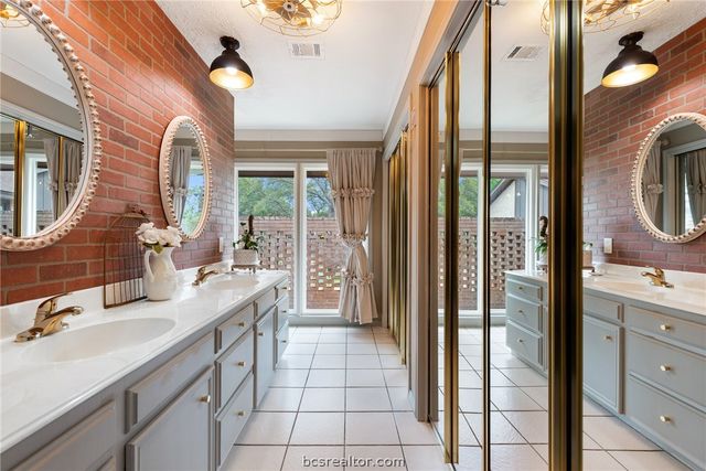 2512 Towering Oaks Drive, Bryan, TX 77802