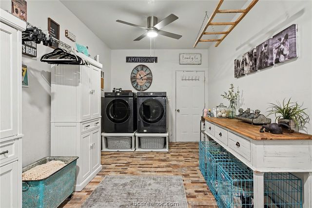 2512 Towering Oaks Drive, Bryan, TX 77802