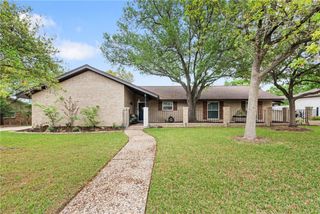 2512 Towering Oaks Drive, Bryan, TX 77802