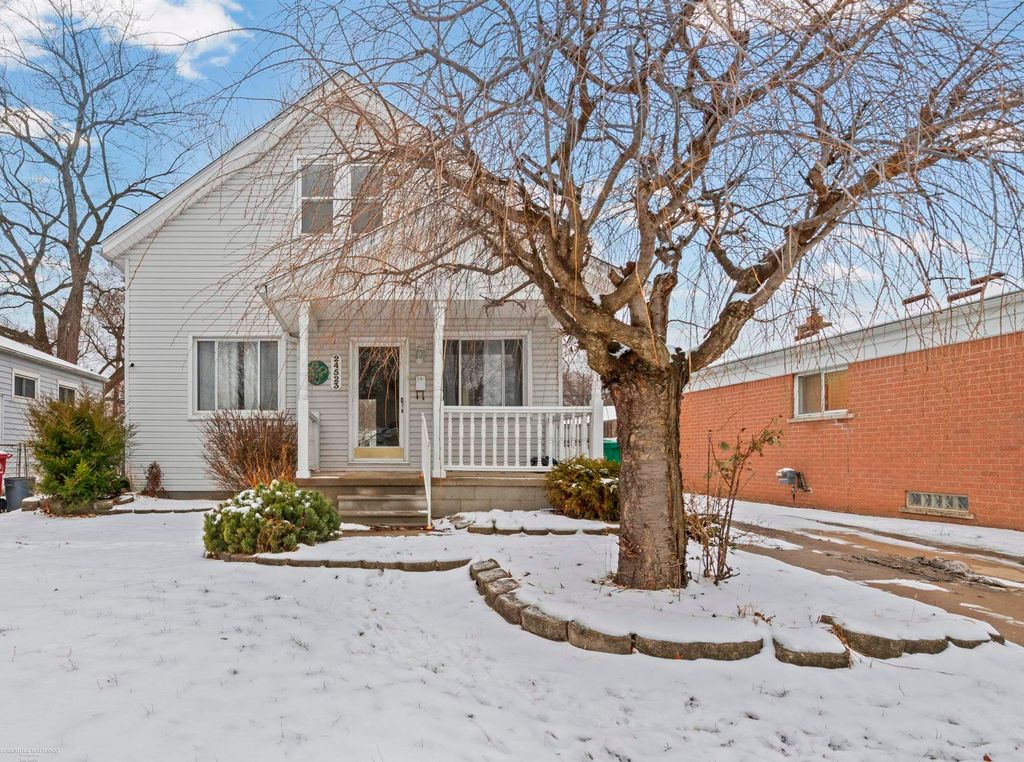 24523 Hayes Avenue, Eastpointe, MI 48021