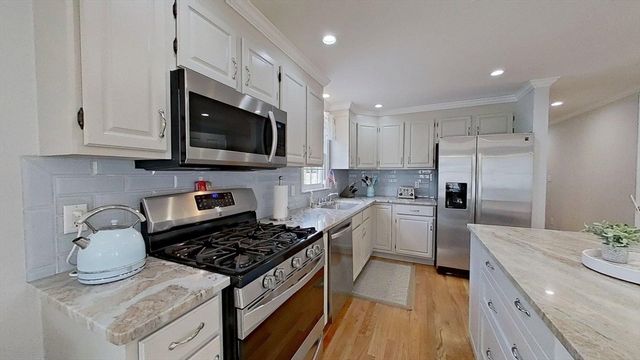 30 Elliott Rd, Barnstable, MA 02632