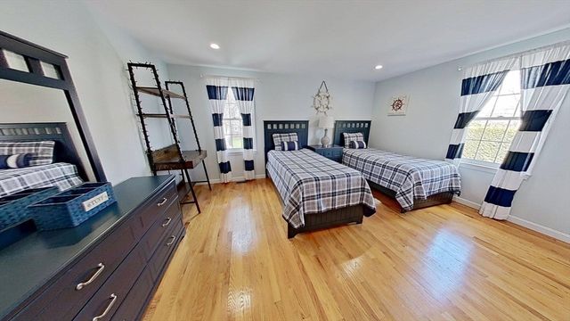 30 Elliott Rd, Barnstable, MA 02632