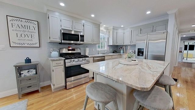 30 Elliott Rd, Barnstable, MA 02632