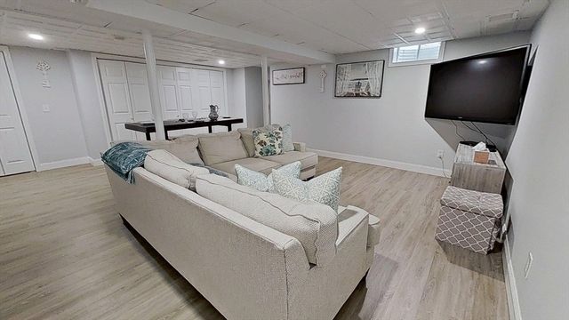 30 Elliott Rd, Barnstable, MA 02632