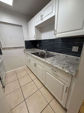 606 S C St 103, Lake Worth, FL 33460