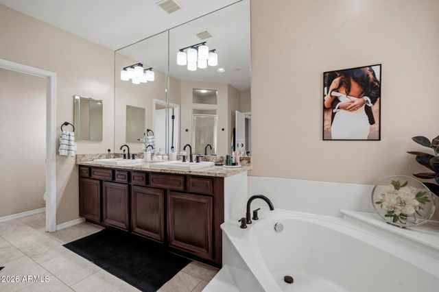 3935 E ROUGH RIDER Road 1112, Phoenix, AZ 85050