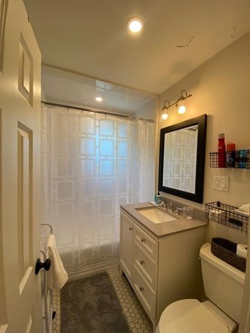 39 Commonwealth Ave 31, Newton, MA 02467