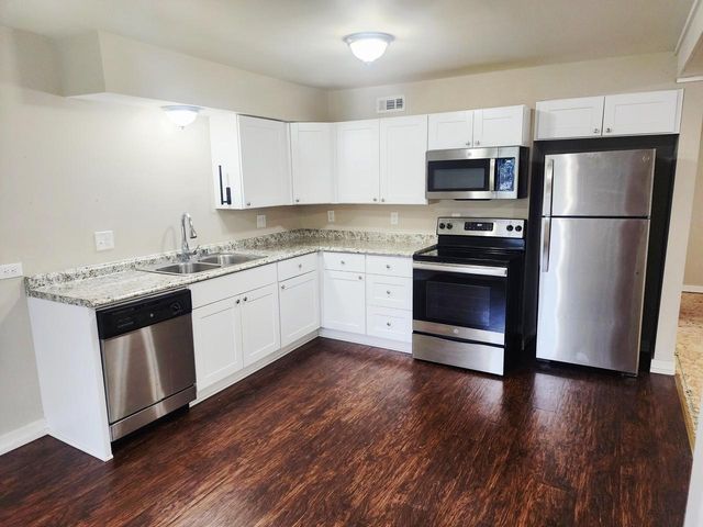 14220 Ranch ROAD, Brookfield, WI 53005
