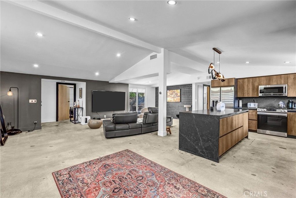 20562 Skouras, Winnetka, CA 91306 — photo 5