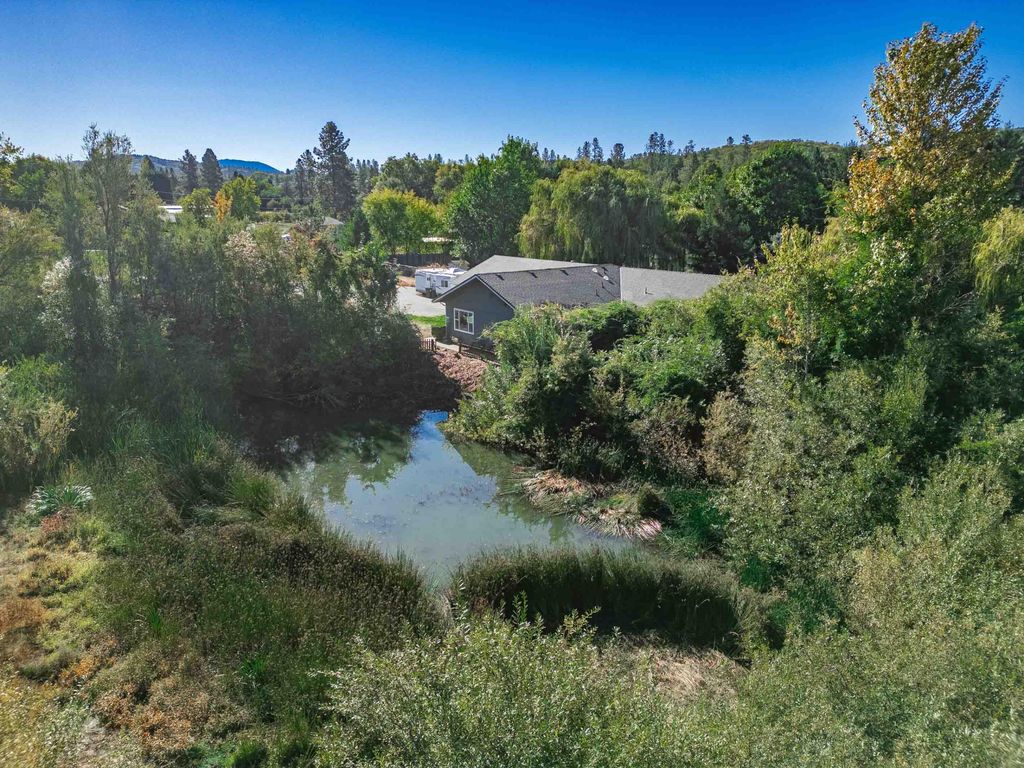 1873 Dellwood Drive, Grants Pass, OR 97526