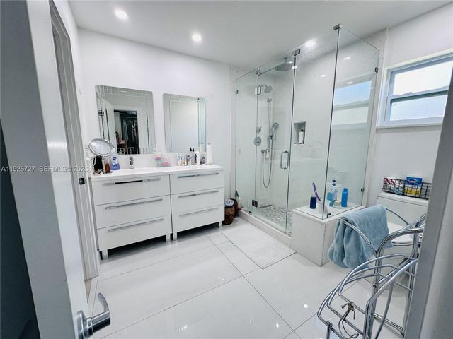 165 SW 130th Ave, Miami, FL 33184