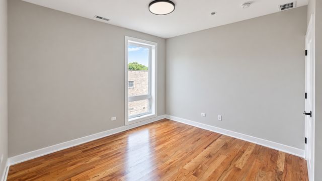 2839 W 24th Boulevard 2F, Chicago, IL 60623