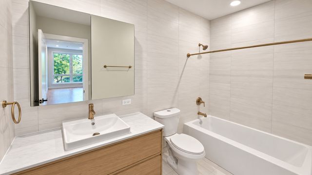 2839 W 24th Boulevard 2F, Chicago, IL 60623