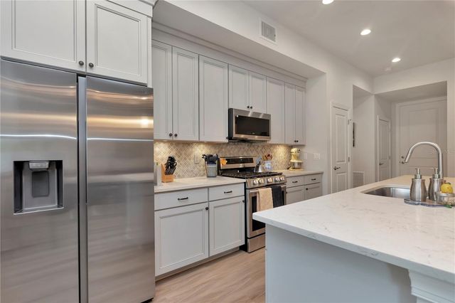 2989 BREEZY MEADOWS DRIVE, Clearwater, FL 33760