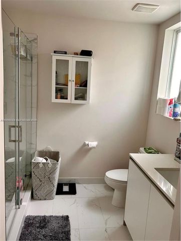 2561 NE 193rd St 1201, Miami, FL 33180