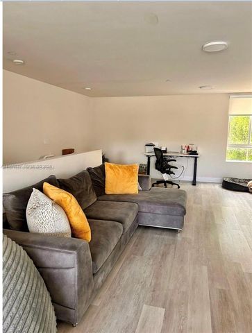 2561 NE 193rd St 1201, Miami, FL 33180