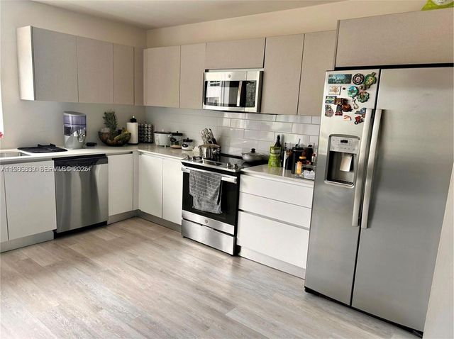 2561 NE 193rd St 1201, Miami, FL 33180