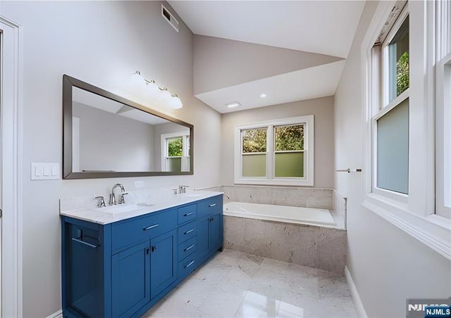 3 Cameron Road, Tenafly, NJ 07670