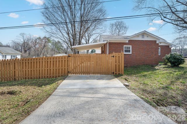 242 White Street NW, Concord, NC 28027