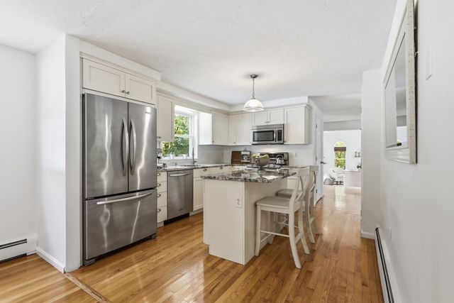 14 Dunvegan Dr, Merrimac, MA 01860