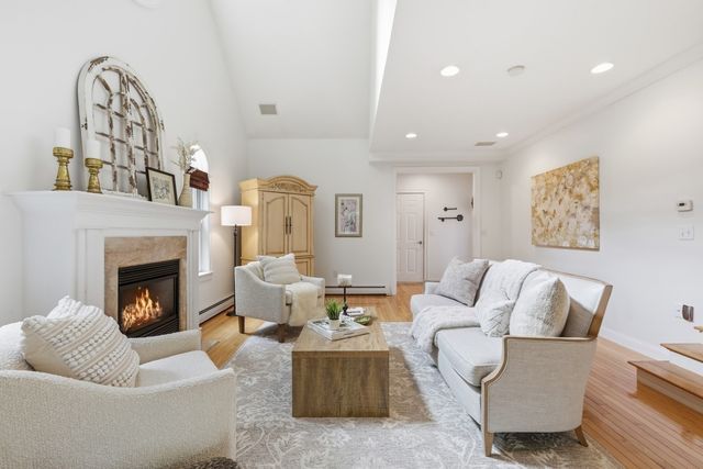 14 Dunvegan Dr, Merrimac, MA 01860